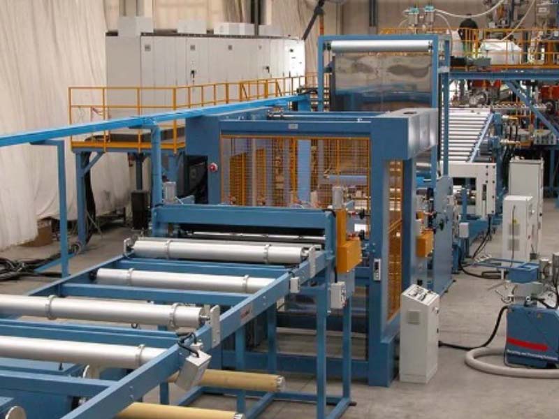 La tecnologia BG Plast per l’estrusione di foglia per termoformatura in PET è l’unione di efficienza e sostenibilità